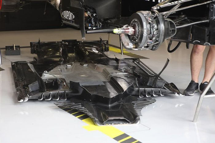 Detalle del suelo del Renault F1 Team R.S.19