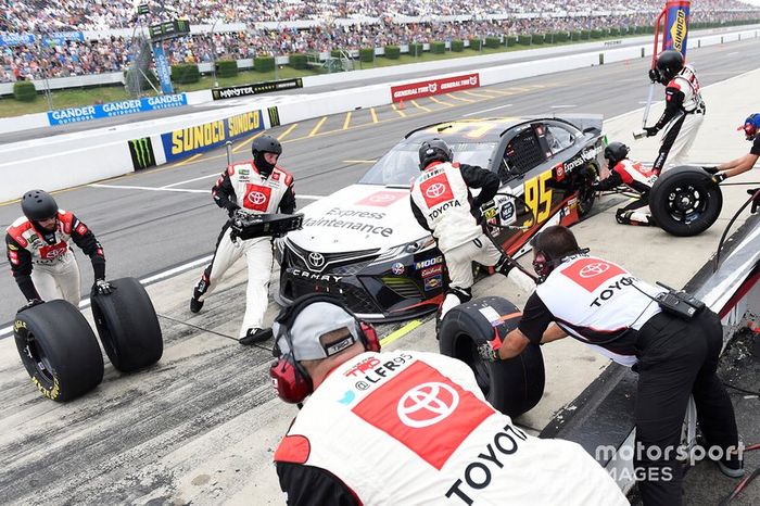 Matt DiBenedetto, Leavine Family Racing, Toyota Camry Toyota Express Maintenance