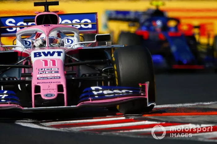 Sergio Pérez, Racing Point RP19, lidera Alexander Albon, Toro Rosso STR14