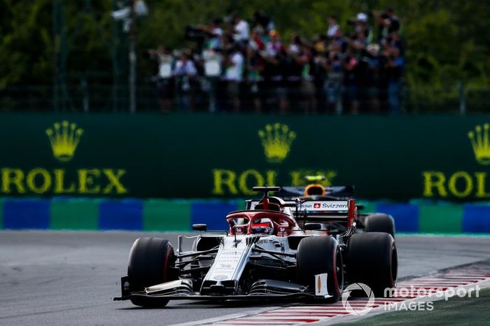 Kimi Raikkonen, Alfa Romeo Racing C38, Pierre Gasly, Red Bull Racing RB15