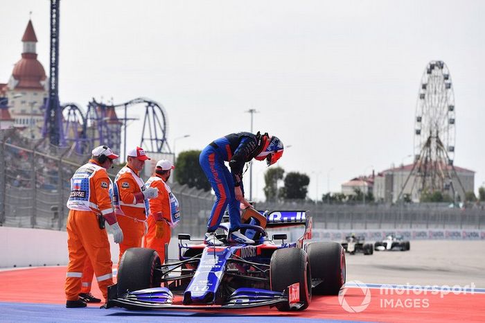 Daniil Kvyat, Toro Rosso, se detiene en la FP1