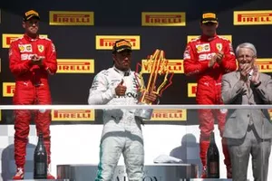 Sebastian Vettel, Ferrari en Lewis Hamilton, Mercedes AMG F1 en Charles Leclerc, Ferrari