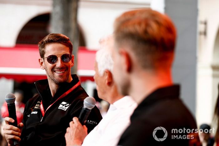 Romain Grosjean, Haas F1 en el escenario de la fan zone