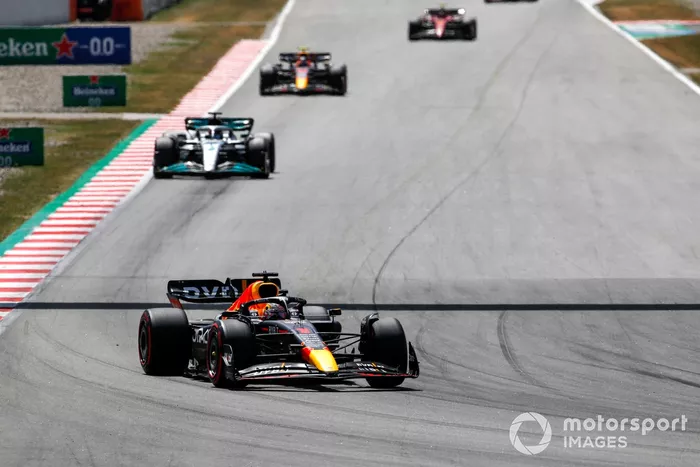 Max Verstappen, Red Bull Racing RB18, George Russell, Mercedes W13, Sergio Pérez, Red Bull Racing RB18 