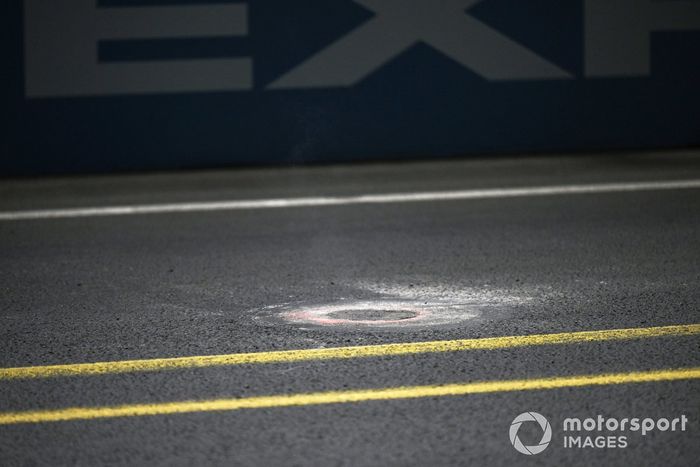 Arqueta reparada en el circuito