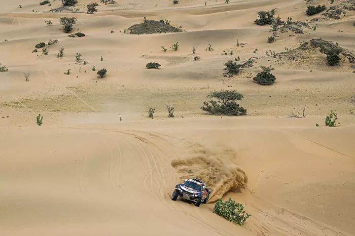 #300 X-Raid Mini JCW Team: Carlos Sainz, Lucas Cruz