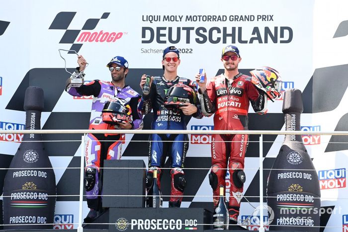 Podio: ganador Fabio Quartararo, Yamaha Factory Racing, segundo lugar Johann Zarco, Pramac Racing, tercer lugar Jack Miller, Ducati Team