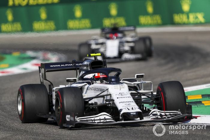 Pierre Gasly, AlphaTauri AT01, Daniil Kvyat, AlphaTauri AT01