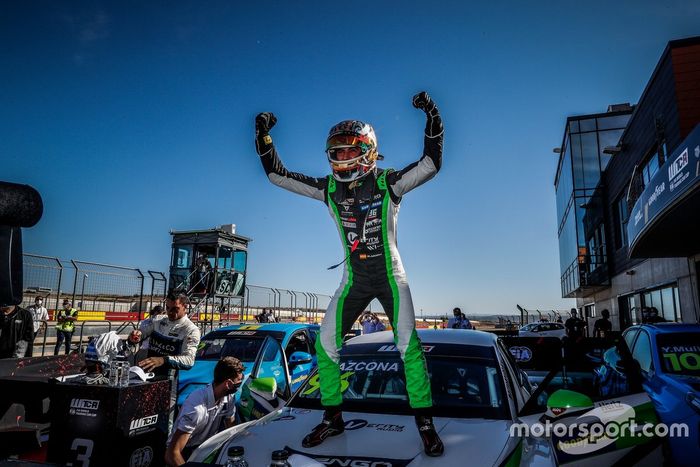 Ganador Mikel Azcona, Zengo Motorsport Services KFT CUPRA León Competición TCR