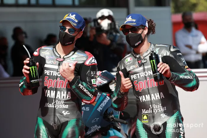 Segundo puesto Fabio Quartararo, Petronas Yamaha SRT y ganador de la pole Franco Morbidelli, Petronas Yamaha SRT