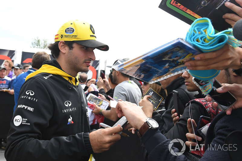 Карлос Сайнс-мол., Renault Sport F1 Team