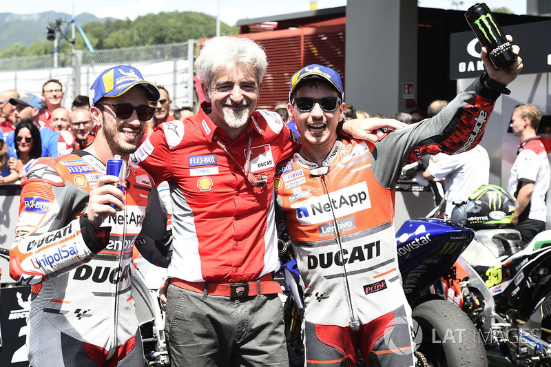 Andrea Dovizioso, equipo Ducati, Gigi Dall'Igna, director general del equipo Ducati, Jorge Lorenzo, equipo Ducati