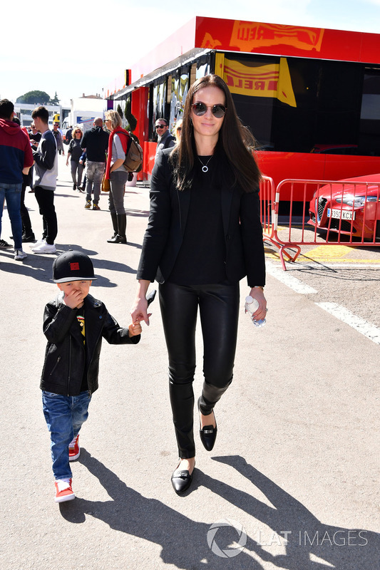 Minttu Virtanen, esposa de Kimi Raikkonen, Ferrari con su hijo Robin Raikkonen