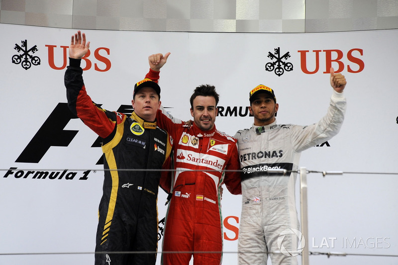 Podium : le second Kimi Raikkonen, Lotus F1 Team, le vainqueur Fernando Alonso, Ferrari, le troisième Lewis Hamilton, Mercedes