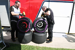 Ingénieurs et pneus Pirelli