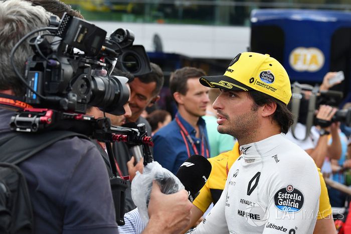 Carlos Sainz Jr., Renault Sport F1, atiende a los medios