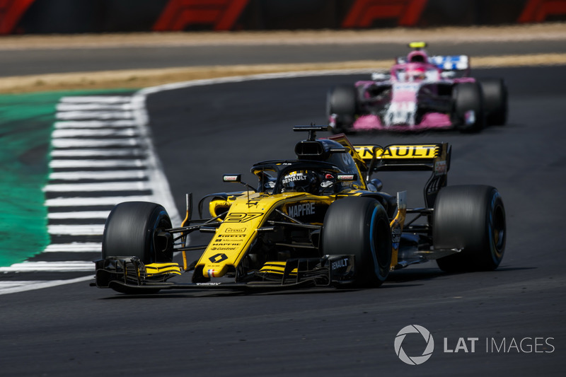 Nico Hulkenberg, Renault Sport F1 Team R.S. 18, y Esteban Ocon, Force India VJM11