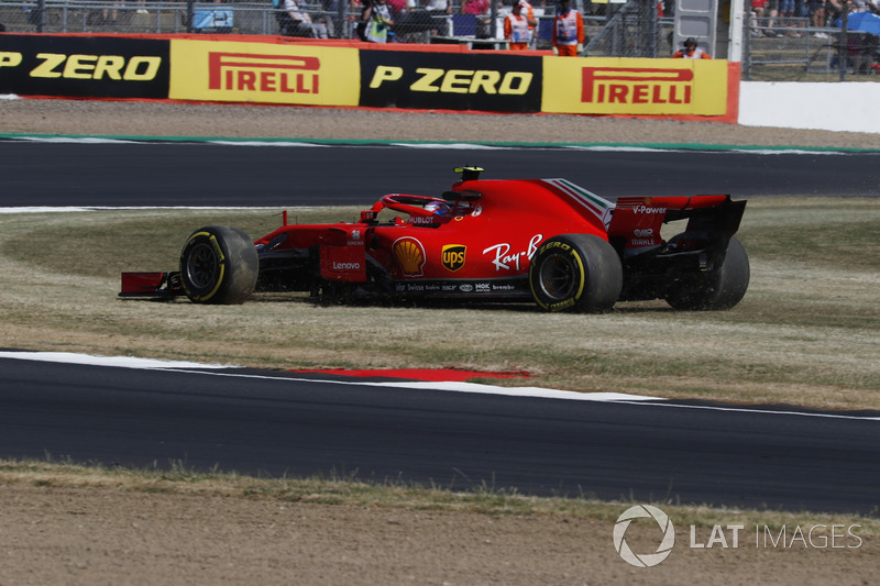 Kimi Raikkonen, Ferrari SF71H, sull'erba