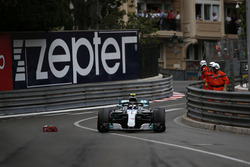 Valtteri Bottas, Mercedes-AMG F1 W09 passes debris