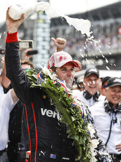 Winner Will Power, Team Penske Chevrolet celebrates