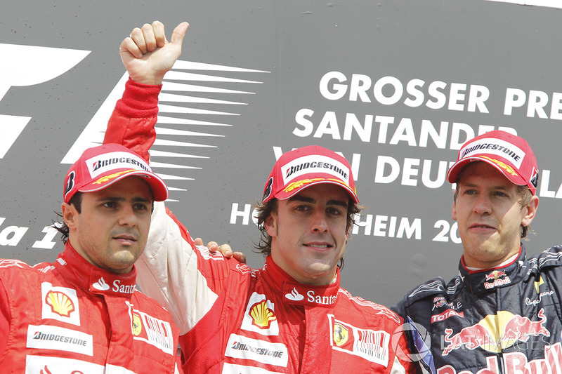 Podium : le second Felipe Massa, Ferrari F10, le vainqueur Fernando Alonso, Ferrari F10, le troisième Sebastian Vettel, Red Bull Racing RB6