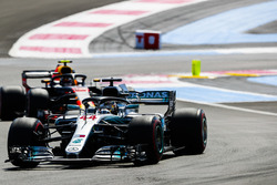 Lewis Hamilton, Mercedes AMG F1 W09, Max Verstappen, Red Bull Racing RB14