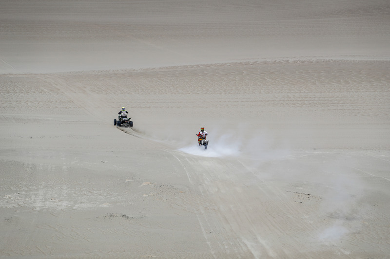 #55 HT Rally Raid Husqvarna Racing: Вальтер Носілья Хахер, #278 Yamaha: Джованні Енріко