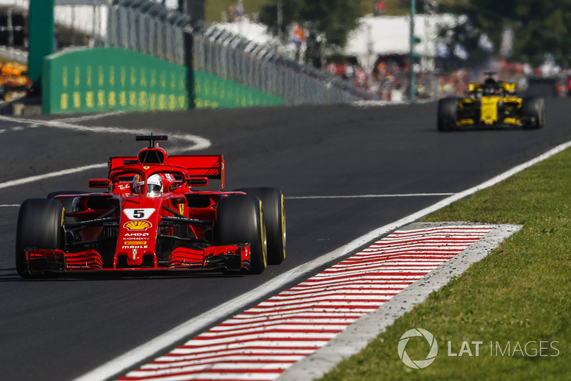 Sebastian Vettel, Ferrari SF71H ve Nico Hulkenberg, Renault Sport F1 Team R.S. 18