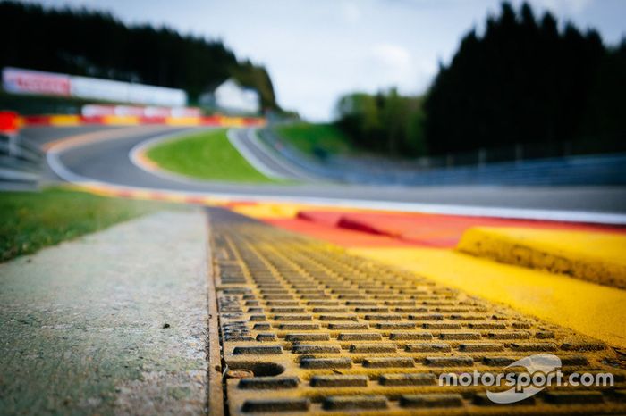 Detalle de Eau Rouge