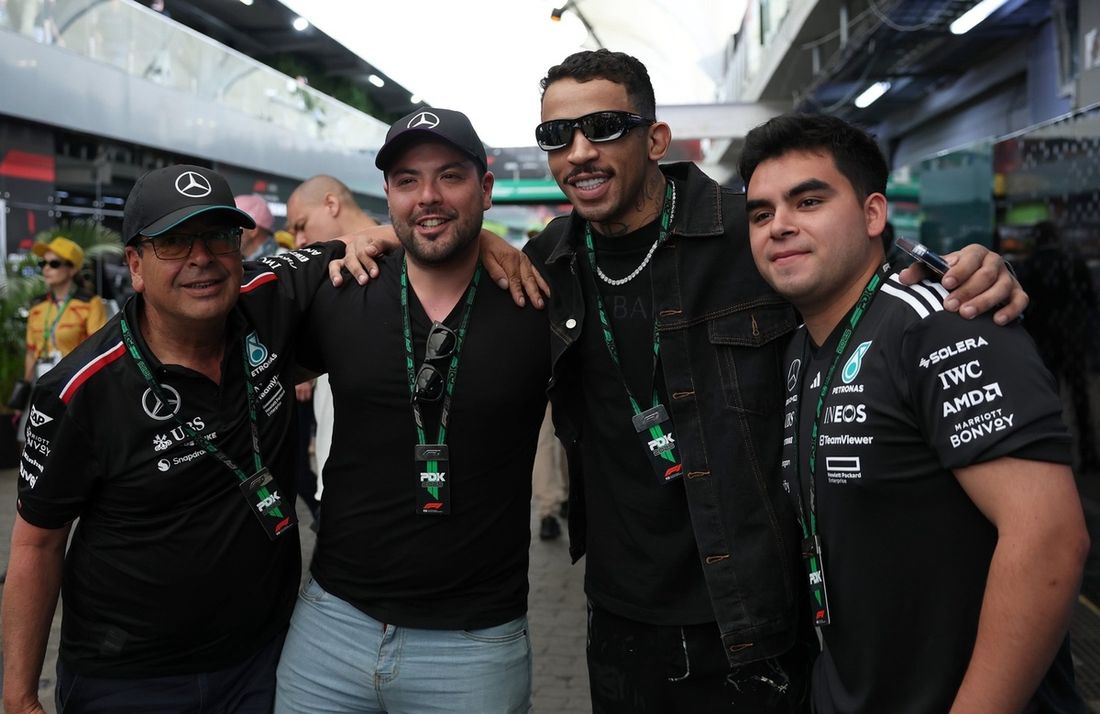 Carlos Prates visits the Mercedes AMG F1 Team garage