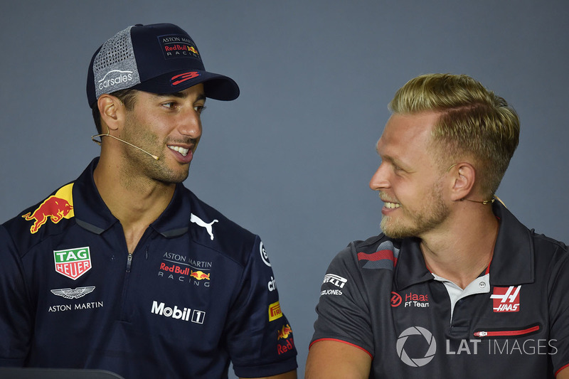 Daniel Ricciardo, Red Bull Racing ve Kevin Magnussen, Haas F1
