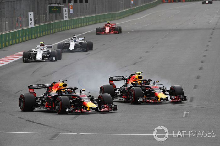 Daniel Ricciardo, Red Bull Racing RB14 y Max Verstappen, Red Bull Racing RB14 en batalla