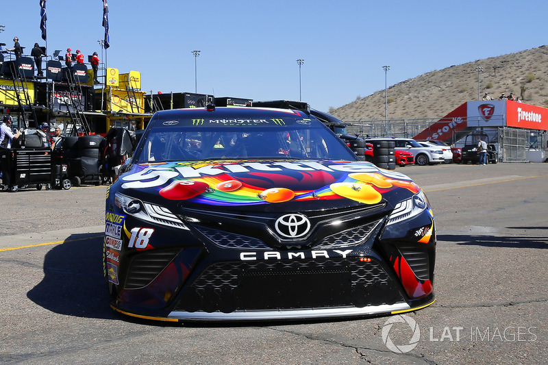 Kyle Busch, Joe Gibbs Racing, Toyota Camry Skittles Sweet Heat