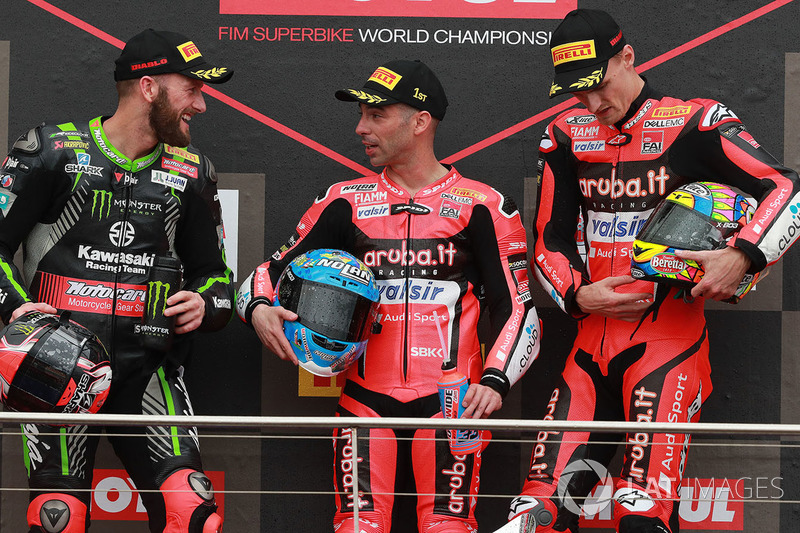 Podium: racewinnaar Marco Melandri, Aruba.it Racing-Ducati SBK Team, tweede plaats Tom Sykes, Kawasa