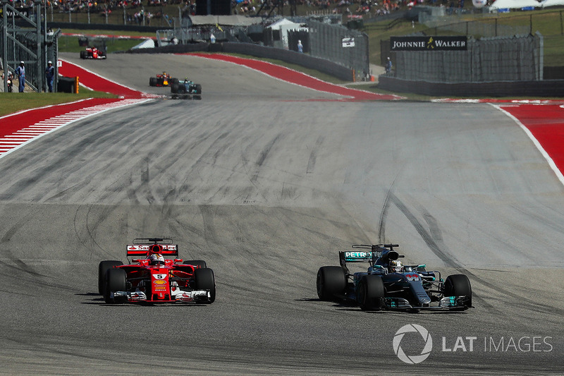 Lewis Hamilton, Mercedes-Benz F1 W08 overtakes Sebastian Vettel, Ferrari SF70H