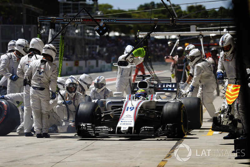 Felipe Massa, Williams FW40, leaves his pit box after a stop