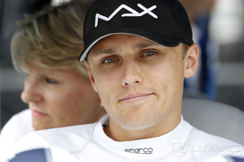 Max Chilton, Carlin Chevrolet avec sa mère Nadine