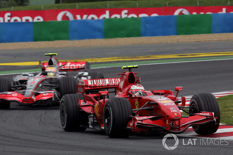 Kimi Raikkonen, Ferrari F2007 leads Lewis Hamilton, McLaren MP4/22