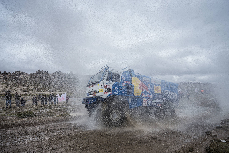 #500 Team Kamaz Master: Eduard Nikolaev, Evgeny Yakovlev, Vladimir Rybakov