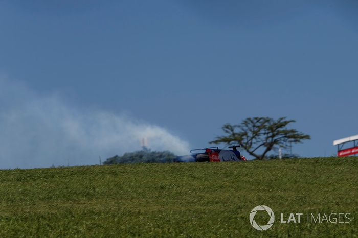Brendon Hartley, Scuderia Toro Rosso STR12 con fallo de motor en la PL1