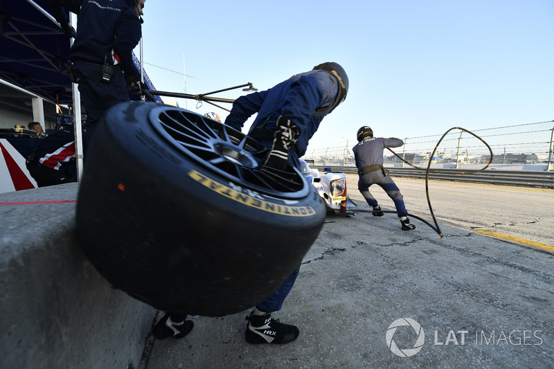 #32 United Autosports Ligier LMP2, P: Phil Hanson, Alex Brundle, Paul di Resta Pit Stop