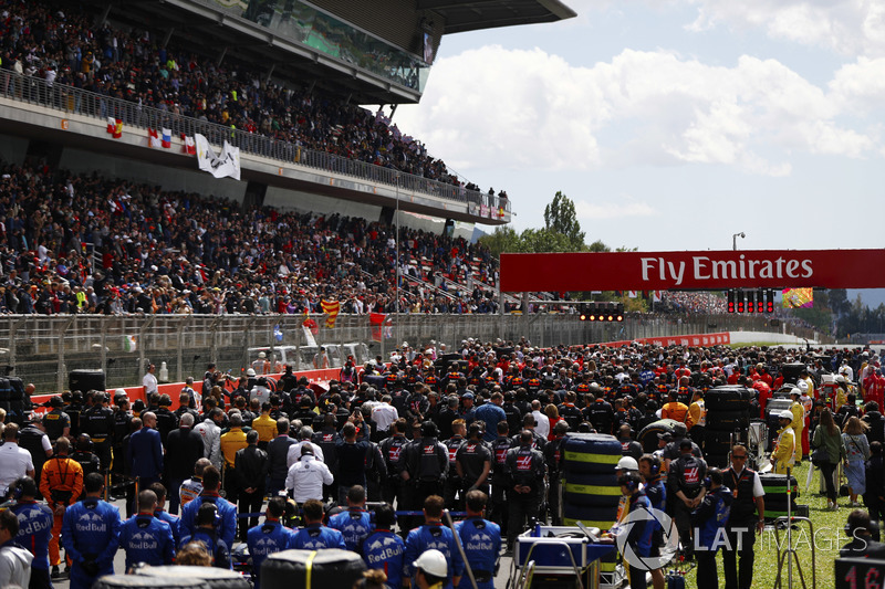 The grid stands to attention for the national anthem