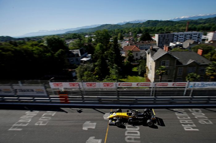 Sacha Fenestraz, Carlin Dallara F317 - Volkswagen