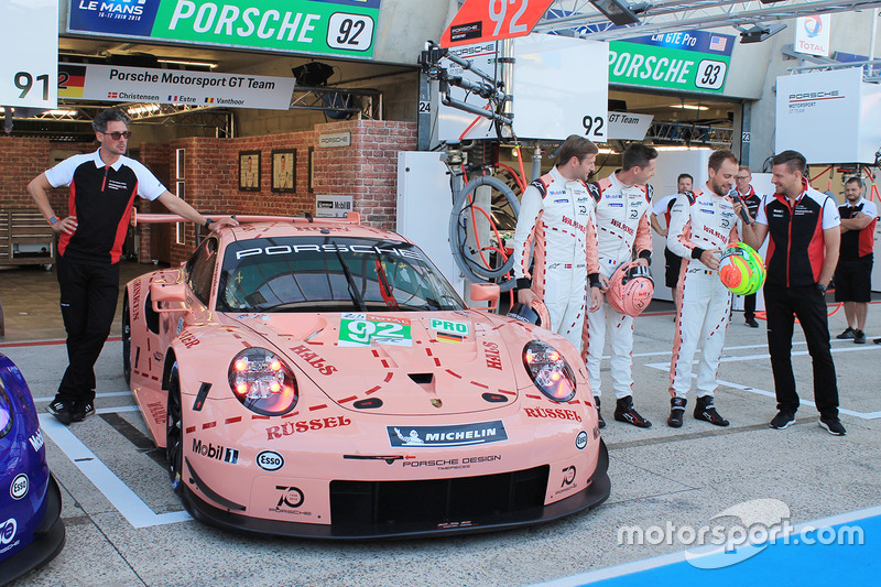 #92 Porsche GT Team Porsche 911 RSR et #91 Porsche GT Team Porsche 911 RSR avec des livrées spéciales