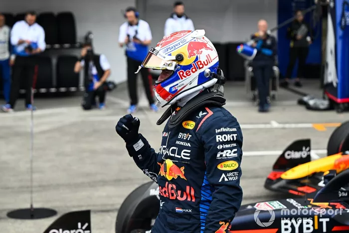 Max Verstappen, Red Bull Racing, célèbre au Parc Ferme après avoir décroché la pole position.