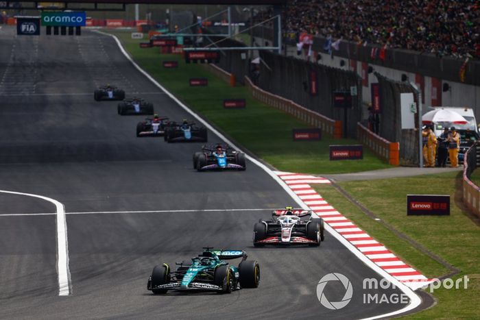 Lance Stroll, Aston Martin AMR24, Nico Hulkenberg, Haas VF-24, Esteban Ocon, Alpine A524