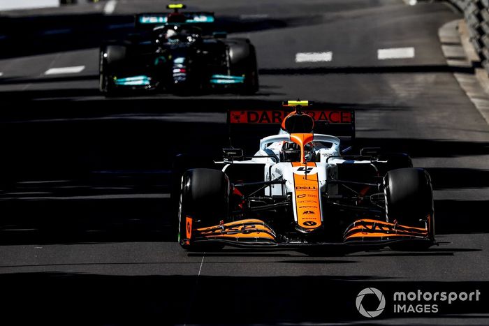 Lando Norris, McLaren MCL35M, Valtteri Bottas, Mercedes W12