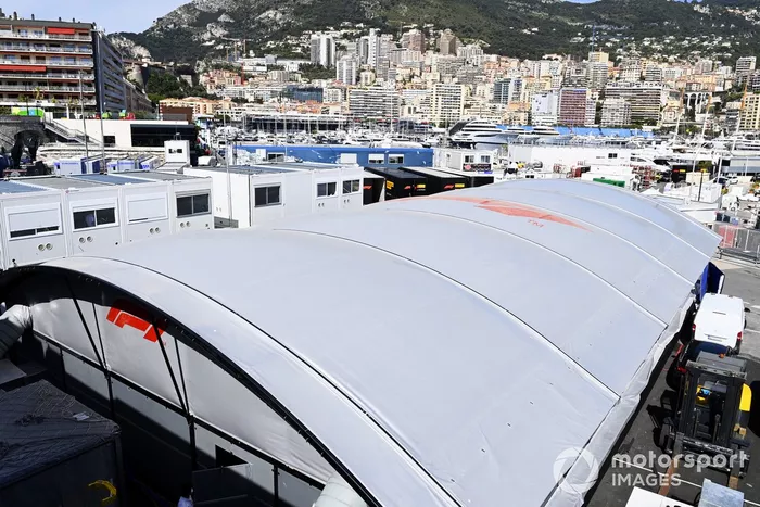 Camiones y motorhome de la F1 en Mónaco