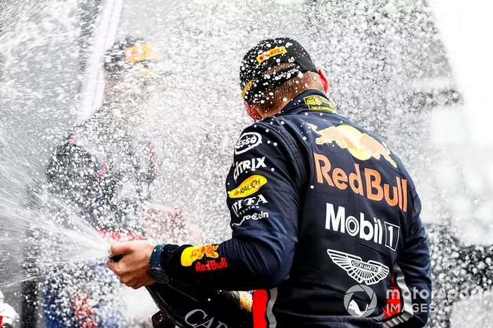 Podio: ganador de la carrera Max Verstappen, Red Bull Racing