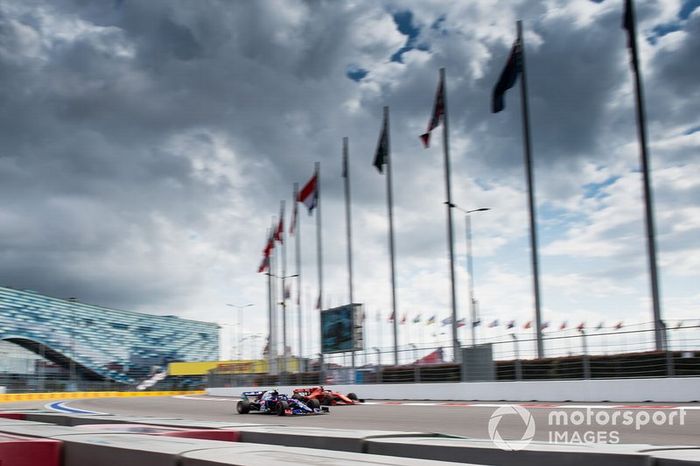 Pierre Gasly, Toro Rosso STR14, Sebastian Vettel, Ferrari SF90